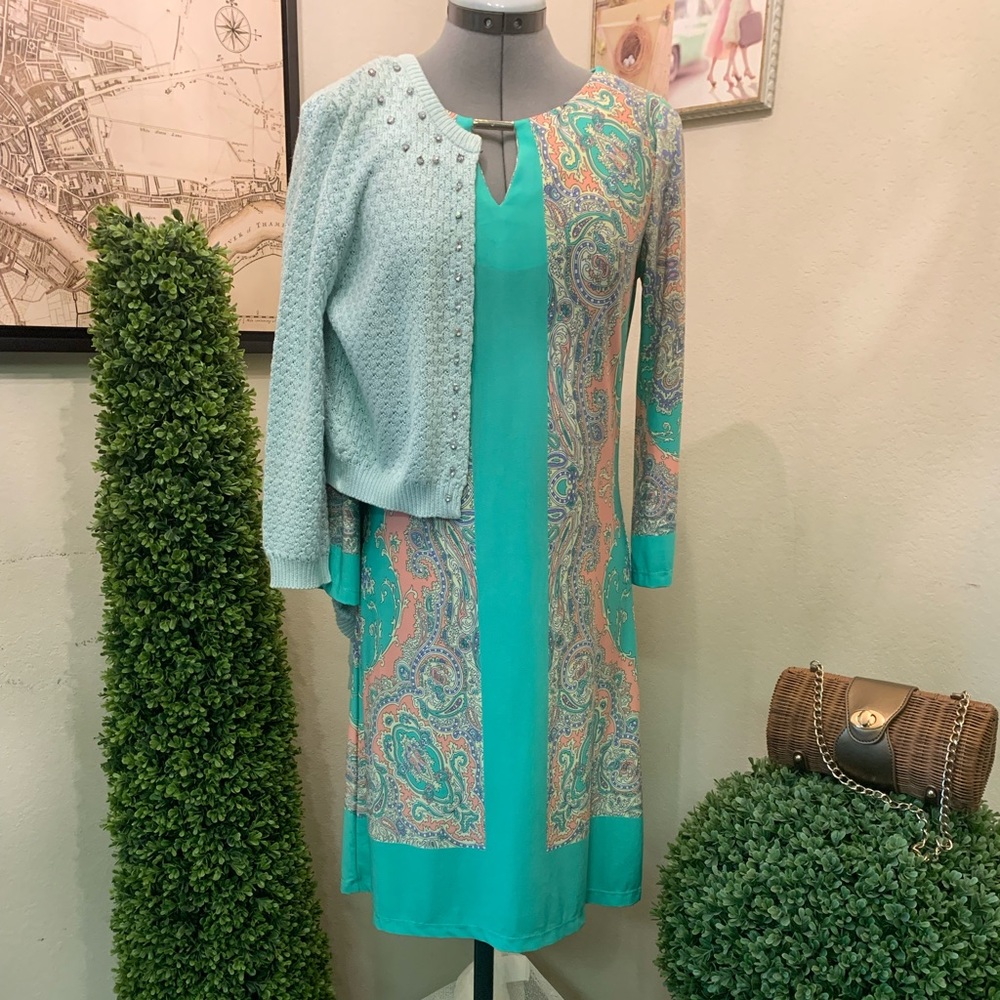 Elegant sheath dress in paisley pastels